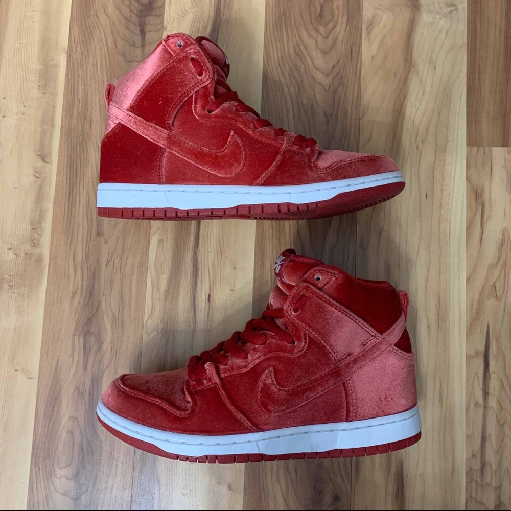 VNDS Santa Suit Red Velvet Nike Dunks